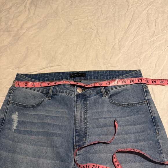 Fashion To Figure Plus 16 Jeans Distressed Rhinestone High Rise Skinny Stretchy - Picture 8 of 13